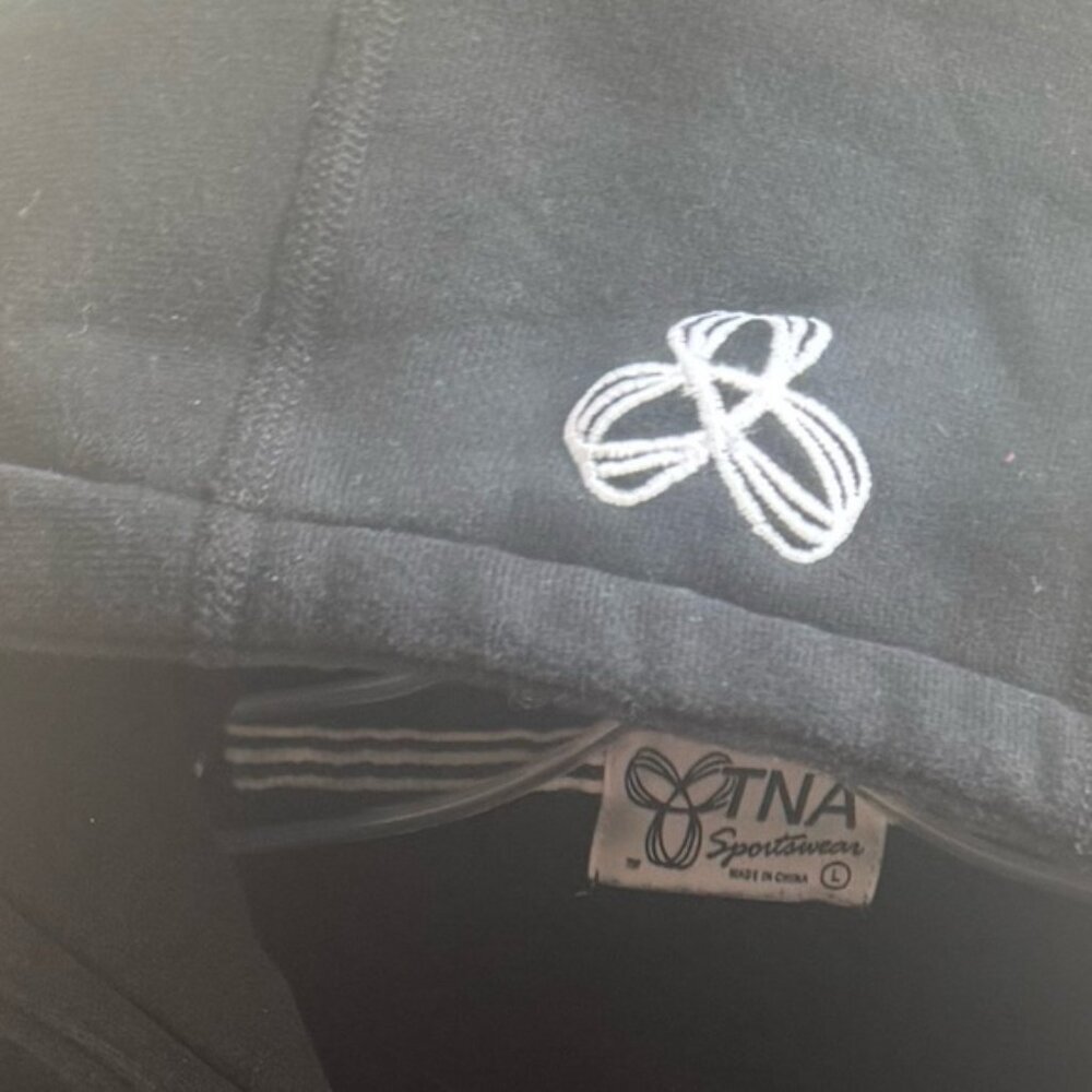 Aritzia TNA Baltic Cotton Hoodie Logo Pocket Sweatshirt Cozy Soft Top Sweater L - Picture 10 of 16